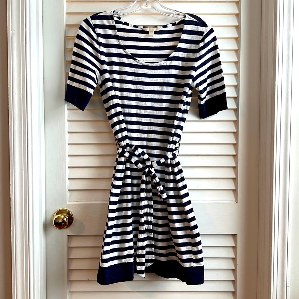 ⭐️Host Pick!⭐️ Banana Republic Navy & White Striped Dress. Size S.
